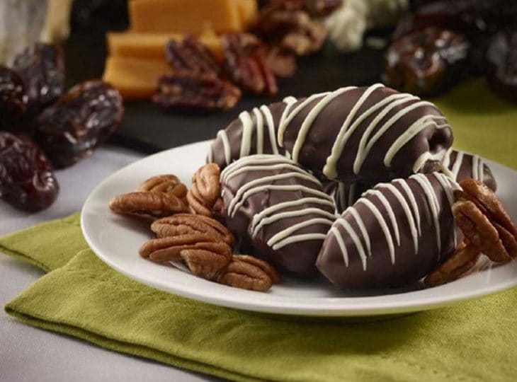 تصویر 4 از خرما شکلاتی مغزدار ایوان خوش طعم و مناسب پذیرایی